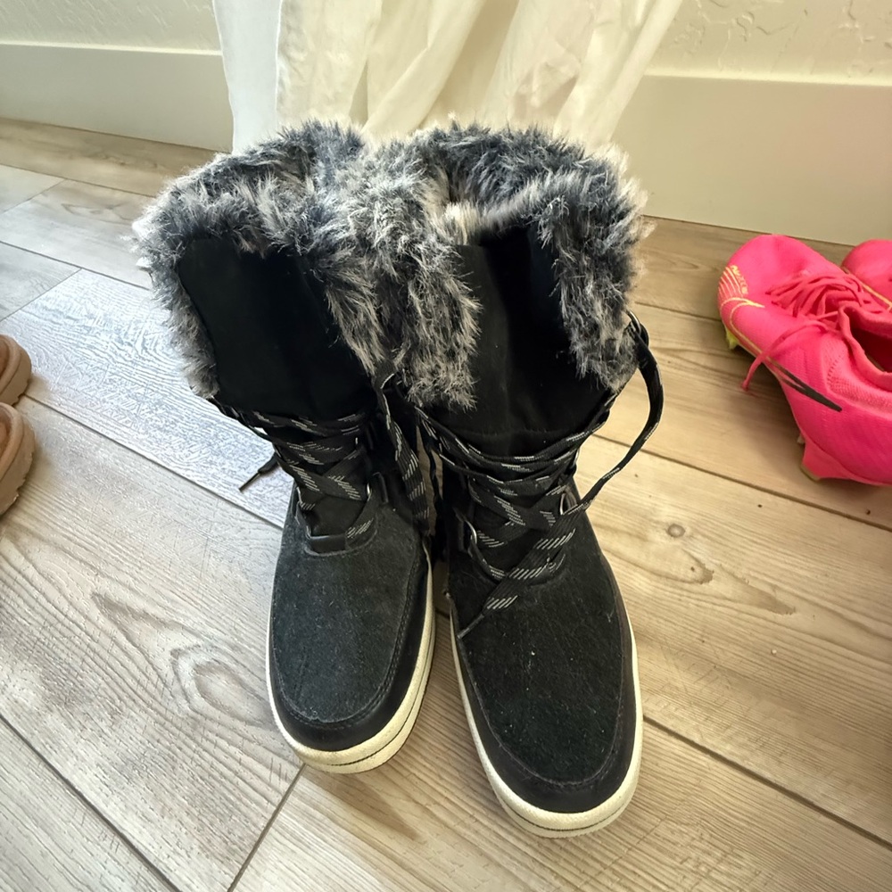 Black Faux-Fur Lace-Up Winter Boots
